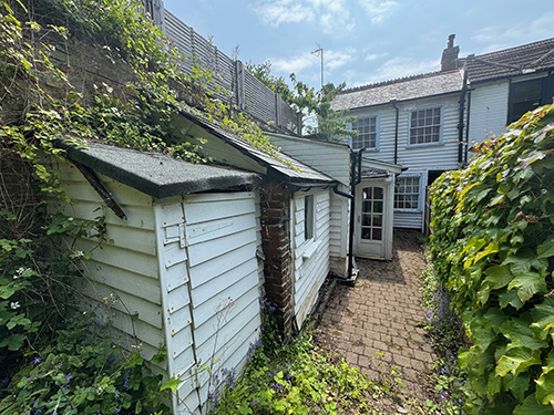 Lot: 130 - END-TERRACE PERIOD COTTAGE - Rear of Property